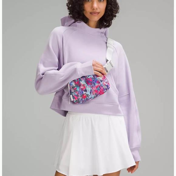 54 - Sold out instore🍋NWT- Everywhere Belt Bag 1L- flower glide multi - Picture 4 of 7